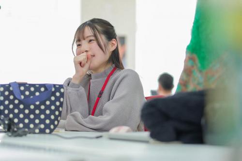 【SOD女子社員】若手社員から人気のあるOLさんに仕事の傍ら社内アルバイトとしてちょっぴりH な業務を打診！