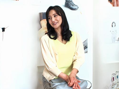 【盗撮】「奥さん、仕事なんだからさっさと脱いで！」ヌードバイトで48歳の人妻さんを辱める！