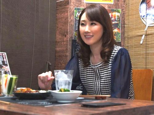 【人妻ナンパ】「知らない人と飲むのも楽しいね！」35歳の普段は真面目な専業主婦！