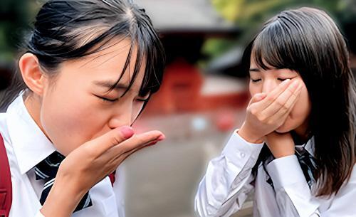 【素人×JK】「大人せーし苦い…」お小遣いを渡したらごっくんデートしてくれた修学旅行中の制服ロリJK2人！
