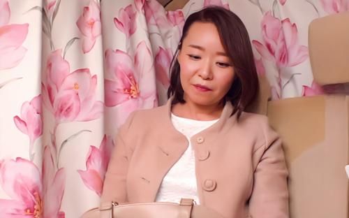 【人妻ナンパ】週1～2回オナニーをしている高校生の娘と息子がいる47歳の港区在住セレブ妻！