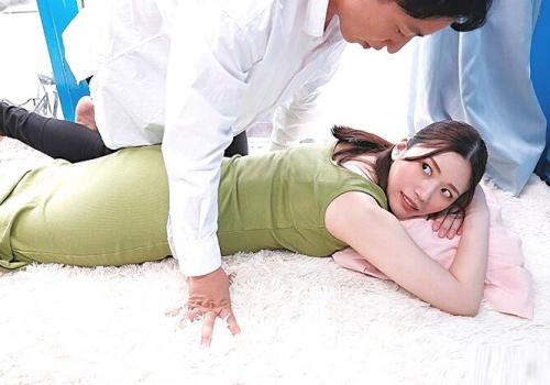 【マジックミラー号】「服の上からでいいので…」エロいマッサージにお漏らししてしまったマキシワンピの色白な人妻！