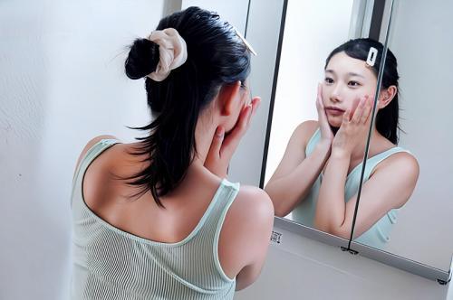 【後輩OL】「ウチ近いんで飲み直しませんか？」かわいい後輩OLのノーブラ部屋着での無自覚挑発！