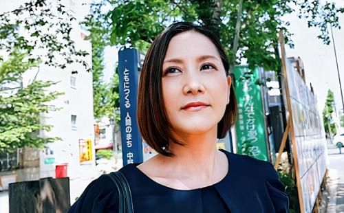 【本物人妻】8年ぶりのセックスという職業美容師の43歳の子育てが落ち着いた主婦！