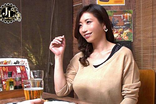 【人妻ナンパ】「授乳って気持ち行こと知ってた？」乳首が感じやすい32歳の爆乳の人妻さんをお持ち帰り！
