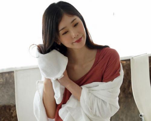 【義姉】「さっきから私のこと見てない…？」 胸チラしくる義姉がエロすぎて…