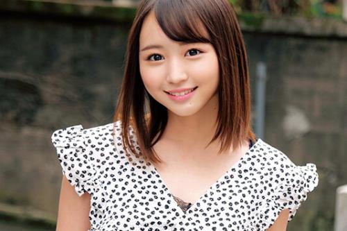 【素人ナンパ】身長が高くスレンダーなロリ顔のパイパン女子大生とゴム無しで中出しセックス！