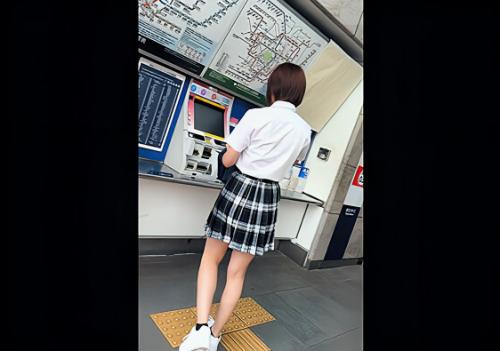 【※観覧注意】制服ロリ美少女を付け狙うストーカーが公衆トイレに連れ込み公衆便所イラマ喉奥レイプ！