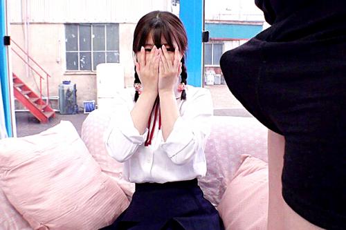 【マジックミラー号】「やだ！恥ずかしい！」修学旅行に来ていた制服ロリがお土産代につられて乗車した！