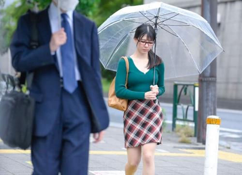 【レイプ】1人暮らしの女子大生が玄関を開けたらレイプ魔が待ち構えていた！