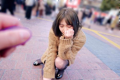 【素人×羞恥】「もう我慢できません…//」街中で少女のオマンコにオモチャを挿れて散歩してみた