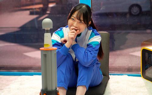 【マジックミラー号】運動部のロリJKが賞金100万円を目指してスクワットゲームに挑戦！