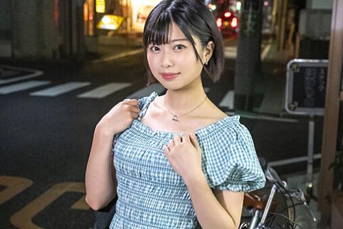 【素人ナンパ】「お金ないんで…」公開オナニーでお金を稼ぐ金欠な女子大生！