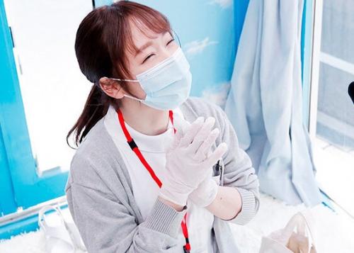 【MM号】勃起が収まらなくて困っている男性に白衣の天使がエロ過ぎる射精を促すチンポ検診！