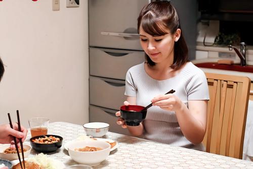 【人妻NTR】美しい妻が他人に抱かれているのを見つけた興奮で勃起する変態夫！