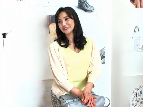 【素人×人妻】ヌードモデルのバイトに来たきれいな奥様を下品なポーズで辱める！