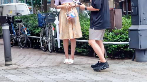 【人妻ナンパ】「中はダメ…！」表参道でひと際目立って歩いていた元芸能人だというFカップのスレンダー熟女ナンパ！