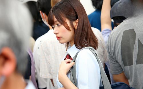 【痴漢】満員電車で出会った清楚系スレンダー制服ロリJKを身動き取れない状況で襲う！