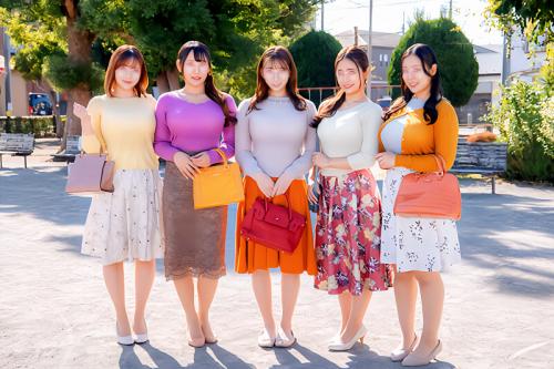 【MM号】これぞ需要＆供給！マジックミラーで欲求不満なママ友5人とヤリたい年下童貞1人がどんどん過激になる青空王様ゲーム！