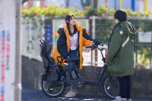 【人妻NTR】ママチャリで送り迎えをするおっぱいの谷間大きめなドスケベな昼顔素人ママと浮気！