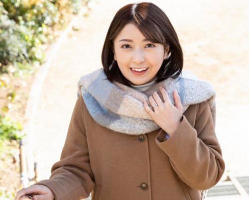 【本物人妻】旦那に満足できない銀座デパ地下の和菓子屋で働くパート妻！