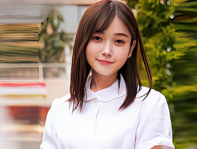 【素人ナンパ】「困っている人見るとほっとけなくて…」ロリかわいい童顔ナースの献身的ご奉仕！