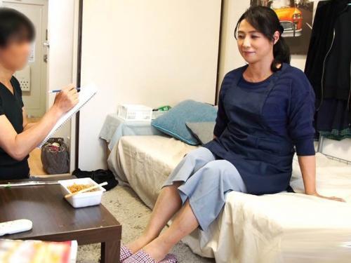 【素人盗撮】エロいことをしてもも笑顔で受け流してくれる大人の女性の五十路家政婦さん！
