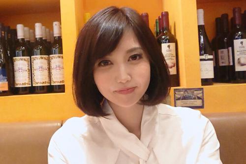 【素人】ピンク色のサーモンマンコ！38歳のアラフォーのネイリスト人妻！