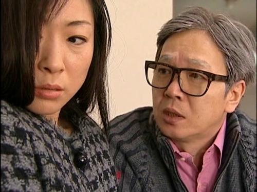【ヘンリー塚本】生活難を乗り越えるためお金のために他人棒に抱かれる熟女の母親