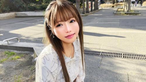【素人×人妻】スマホゲームで知り合ったスレンダーボディにHカップの爆乳人妻！
