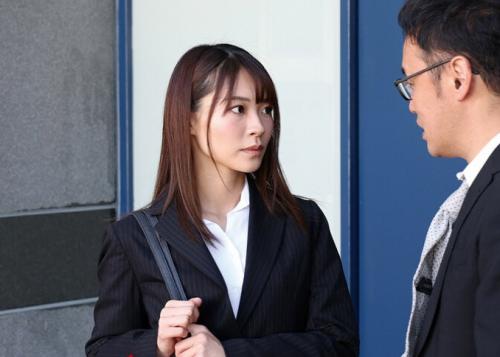 【レイプ】会社でバカにされている社員に出張先で犯された人妻OL！