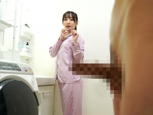 【母子相姦】年の離れた夫の連れ子と義理の母親と二人だけになった！