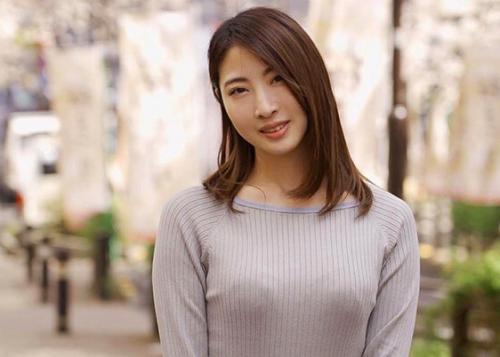 【本物人妻】キスだけで全身が震えてしまうほどの敏感な29歳アラサー人妻の体！