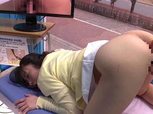 先進治療の被検体になって下さいと言ってナンパマジックミラー号乗車！お尻の穴アナル触診でVスポット刺激絶頂淫乱ナース！