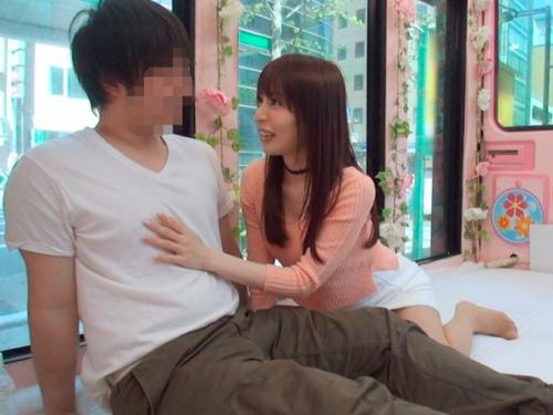 勃起チンポでイキまくりのご褒美SEX！生まれて初めての童貞逆ナンパでMM便の中で2人切り生姦セックス筆下ろし！