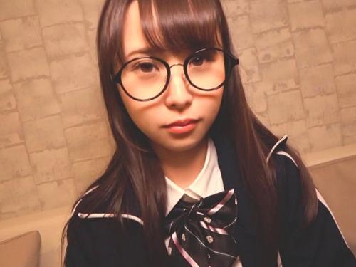 純情メガネ女子校生の円光生ハメセックス神動画！同級生に内緒で援交オヤジにハメさす制服美少女JK！