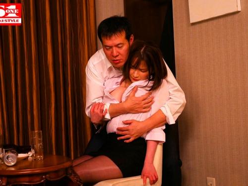 寝取られセックスで身体は感じまくる恥辱の快感！相部屋NTRで大嫌いなセクハラ上司に巨乳OLが飲酒させられ一晩中犯される！