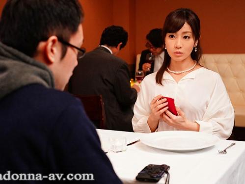 童貞SEXに大絶頂巨乳エロ人妻！お情けで童貞を一度からかうだけなのに獣のような激突きNTRセックスにメス墜ち！