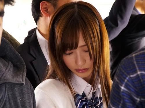 激カワ制服美少女JKの下半身を執拗に狙う無数の痴漢師たちのフル勃起チンポの餌食となり激責め愛撫で完墜ちメス墜ち！