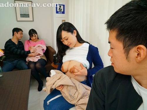 授乳室で淫乱エロママに誘惑されて授乳不倫セックス！溢れて止まらない甘く濃厚なママミルク母乳！