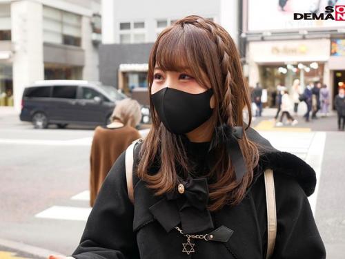 巨乳おっぱい素人娘の恥じらいながら絶頂アクメする淫乱エロ娘！竹下通りを歩く地雷メイク美少女ナンパマジックミラー号乗車！