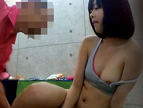 触られてもセクハラなのかマッサージなのか分からない淫猥エロ施術！はしたない姿で発情し喘ぎ悶え乱れまくるエロお姉さんたち！