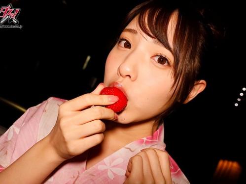 唾液のダム破裂飲ませて絡ませてずっとベロキス美少女！おじさんのフル勃起チンポを美味しそうに貪るエロ娘！