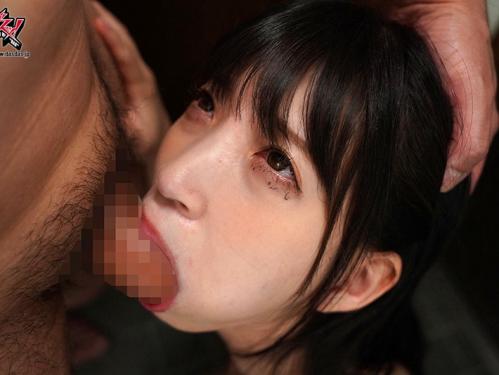 喉舌が敏感に感じてしまうほどイラマチオ調教される悲哀の美少女！舌の動きを理解するためにチンポをしゃぶりフェラ手コキ調教！