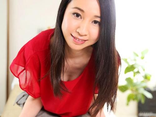 本能の騎乗位セックスでイッても止まらない激突きピストン！オナニーの肴は自分で取ったエロ動画という三十路美熟女人妻！