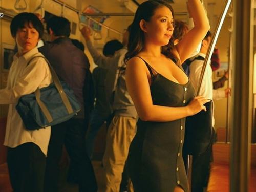 爆乳おっぱい神乳エロボディを強調するボディコンで生徒を誘惑しチンポを食いまくりセックスする淫乱変態女教師！