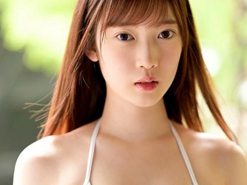 エッチには興味津々AVデビューで初々しい裸体を晒すエロ娘！まだ右も左も分からないあどけない美少女！