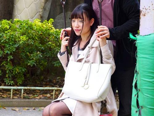 期限を言っても帰りたがらない女の子に困り果てる！犯された直後の女の子と奇妙な同棲エロ生活！