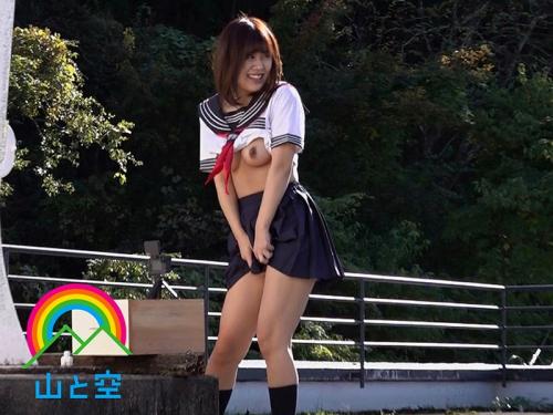 制服美少女JKが学校が終わるとエロエロ娘に変身！放課後にセルフ露出姿を視姦されマンコを濡らす真性変態女子校生！