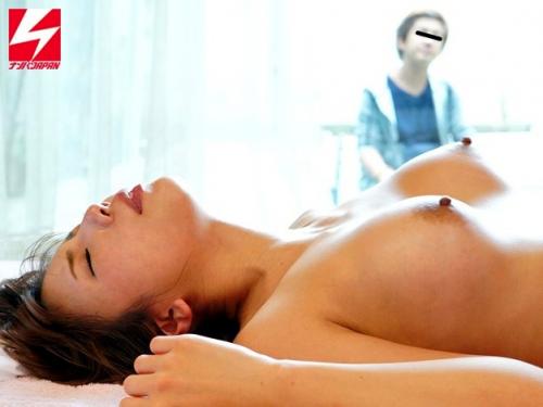 彼氏の前でガン突きエロNTRセックスで寝取りまくる！オイルマッサージモニター素人カップルの愛情診断企画！